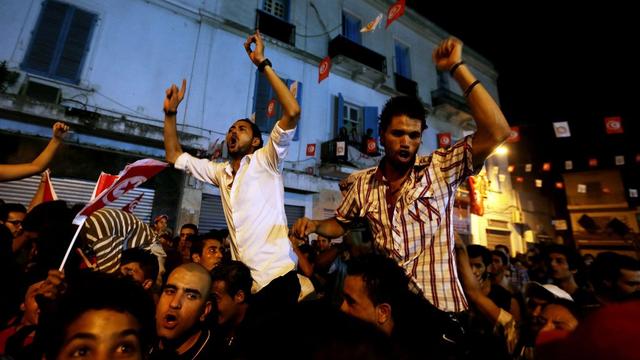 "Ghannouchi assassin", "Ennahda doit tomber aujourd'hui", "l'Assemblée constituante doit être dissoute", ont crié les manifestants. [MOHAMED MESSARA]