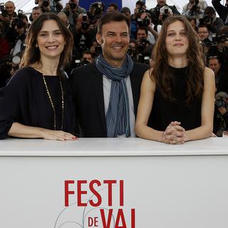 Le réalisateur François Ozon entouré des actrices de son film "Jeune et jolie". [Valéry Hache]