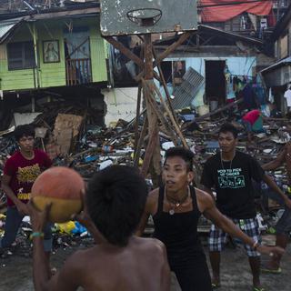 Bien que la situation sanitaire demeure difficile, la vie reprend peu à peu aux Philippines. [AP/Keystone - David Guttenfelder]