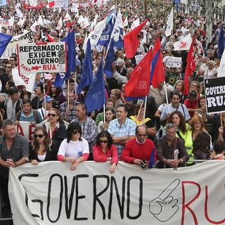 Des centaines de Portugais sont descendus dans la rue pour manifester ce samedi. [Manuel de Almeida]