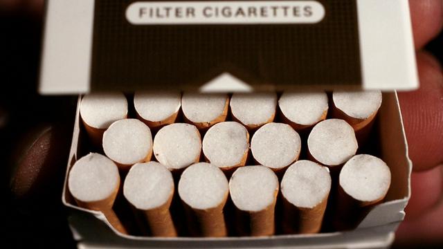 Le Conseil fédéral veut continuer de faire grimper le prix des cigarettes. [AP/Keystone - Joerg Koch/ddp]