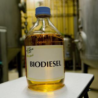 Un échantillon de biocarburant. [Keystone - Jean-Christophe Bott]