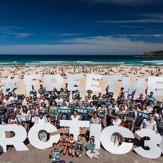 Protestation de Greenpeace sur une plage de Sydney le 5.10.2013