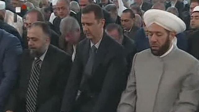 Le président syrien Bachar al-Assad a participé à la prière du Fitr dans une mosquée de Damas.