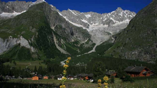 Le Val Ferret est en ébullition en raison d'un projet de déboisement. [http://www.myswitzerland.com]