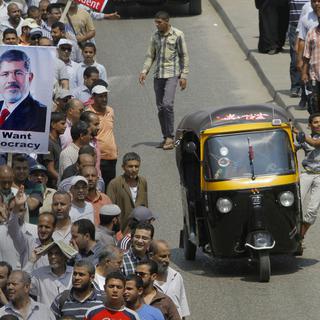 Des manifestants favorables à l'ex-président Mohamed Morsi se sont rassemblés. [AP/Keystone - Amr Nabil]