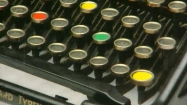 Une machine à écrire un bon vieux polar. [RTS]