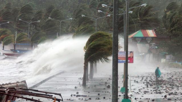 Selon les climatologues, on ne peut pas attribuer le typhon Haiyan au changement climatique, mais celui-ci en accentue les dégâts. [Charism Sayat]