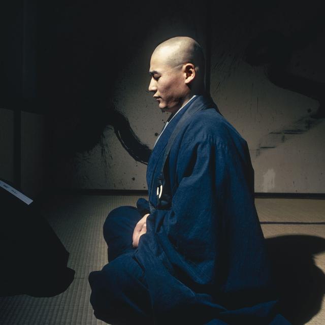 Dès les années 1980, les neurosciences se sont intéressées aux cerveaux des moines bouddhistes en méditation (ici un moine zen, au Japon). [Eberhard Grames]