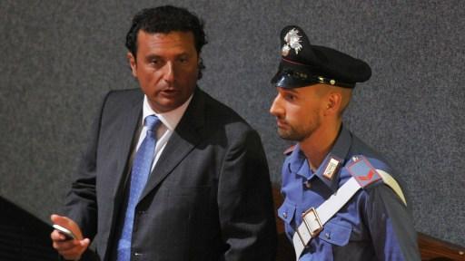 Francesco Schettino est poursuivi pour homicides involontaires, abandon du navire et dommage à l'environnement. [Tiziana Fabi]