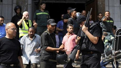 La police a débuté vendredi soir tard le siège de la mosquée Al-Fath. [MOHAMED HOSSAM / ANADOLU AGENCY]