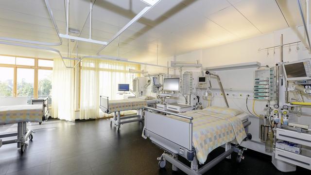 Les primes d'hospitalisation en division commune vont diminuer l'année prochaine. [Walter Bieri]