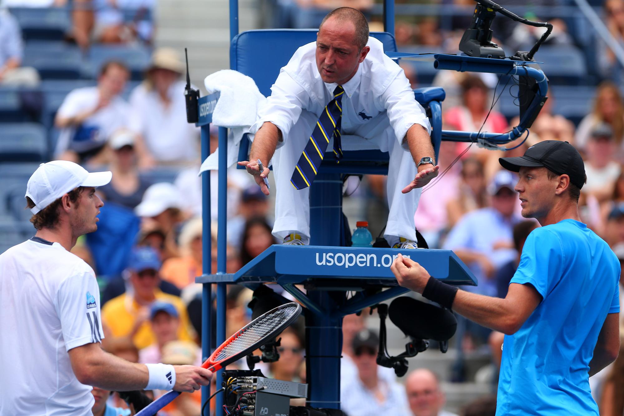 Maria (au centre) tente de calmer Murray (à gauche) et Berdych lors de l'US Open 2012. [AFP - Cameron Spencer]