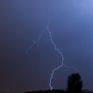 Un orage s'est abattu mardi soir sur une partie de la Suisse romande - ici à Genève - n'épargnant pas le Paléo. [Faustino Garcia]