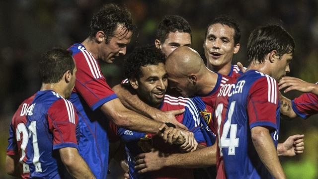 Les Bâlois se congratulent après le 2-0 inscrit par Salah. [Oliver Weiken]