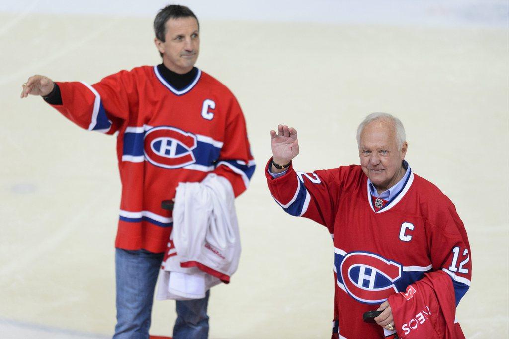 Guy Carbonneau et Yvan Cournoyer, anciennes vedettes du Canadien de Montréal, ont donné le coup d'envoi à Malley. [KEYSTONE - LAURENT GILLIERON]