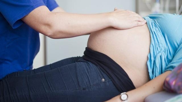 1400 femmes ont recouru au test prénatal de dépistage de la trisomie 21, l'an dernier en Suisse. [Ennio Leanza]