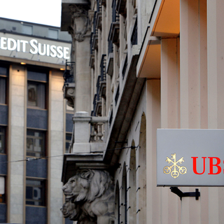 Dans la gestion de fortune, UBS s'en sort mieux que Credit Suisse. [Fabrice Coffrini]