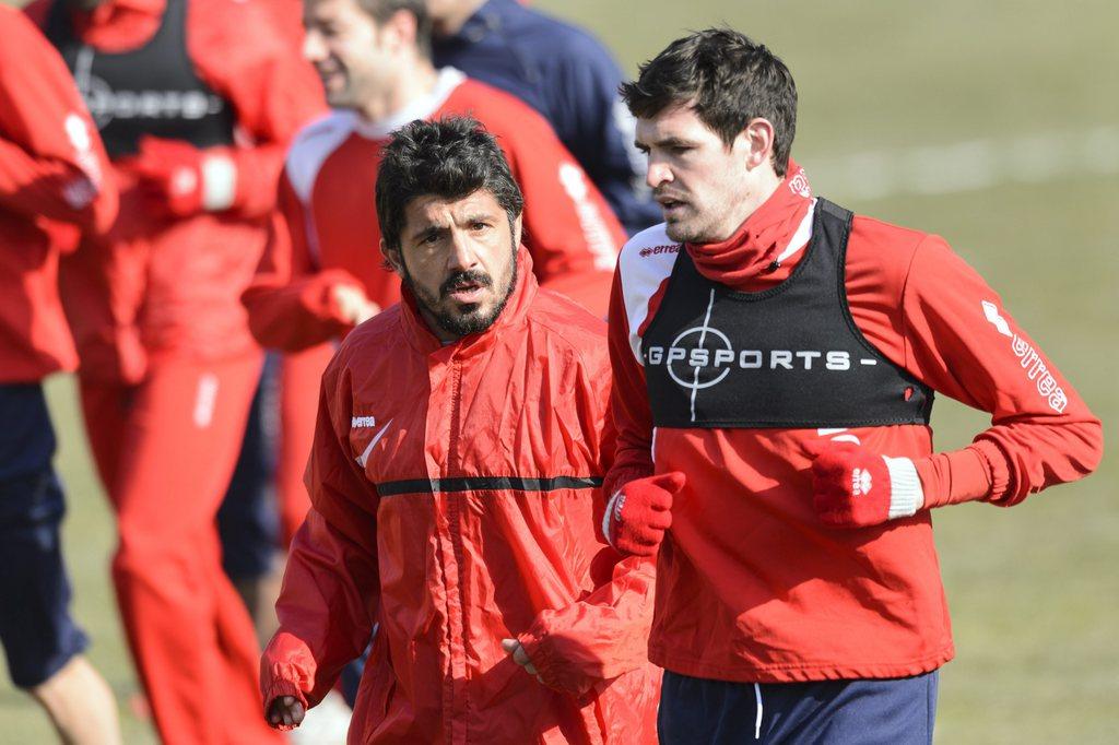 Gennaro Gattuso, ici en discussion avec Kyle Lafferty, a refusé de s'exprimer devant la presse. [KEYSTONE - Laurent Gillieron]