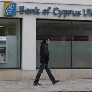 Les détenteurs de gros dépôts à la banque de Chypre pourraient perdre jusqu'à 60% de leurs avoirs. [AP Photo/Keystone - Lefteris Pitarakis]