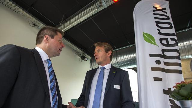 Le président des Vert'libéraux, Martin Bäumle (gauche) avec le vice-président Laurent Seydoux, en juin 2013. [Salvatore Di Nolfi]