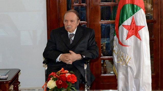 Le président Bouteflika à son retour en Algérie mardi 16 juillet 2013. [AP/Keystone]