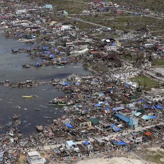 Le typhon Haiyan a, entre autres, dévasté la ville de Guiuan aux Philippines. [EPA/Keystone - Dennis M. Sabangan]