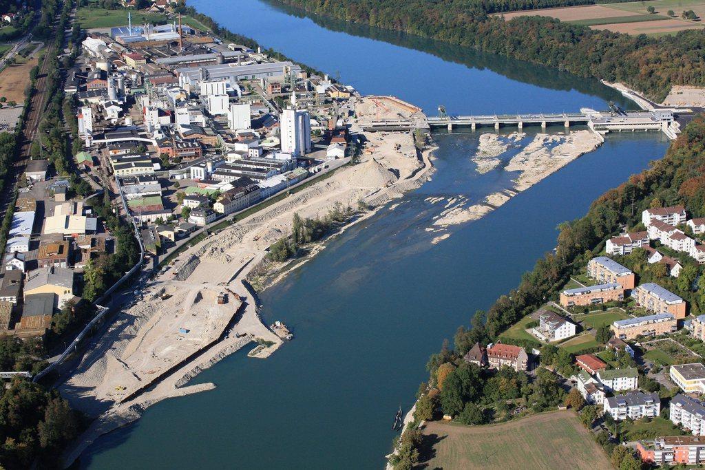 Le saumon pêché le 23 mai dernier dans les eaux du Rhin avait été découvert dans un bassin de comptage de poissons de la centrale hydraulique de Rheinfelden. [KEYSTONE - ENERGIEDIENST AG/HANDOUT]