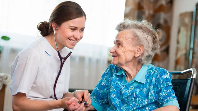 Une juste distance doit s'établir entre le patient et le soignant. [Alexander Raths]