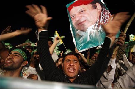 Des supporters de l'ex-Premier ministre pakistanais Nawaz Sharif, à Rawalpindi. [AP Photo]