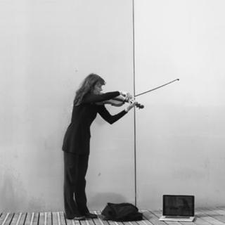 La violoniste et performeuse Patricia Bosshard. [oblo.ch]