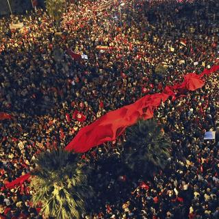 Des dizaines de milliers de Tunisiens ont manifesté dans la nuit de mardi à mercredi. [Hassene Dridi - AP Photo]