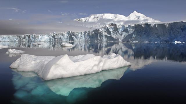 La rudesse du climat en Antarctique ne semble pas freiner les appétits des grandes puissances.