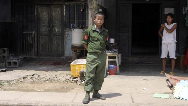 Un enfant-soldat birman, en 2009.