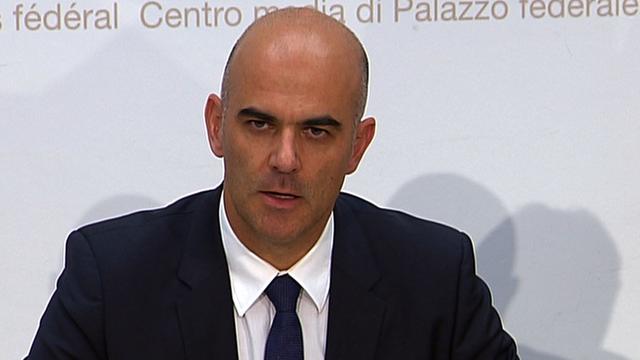 Le conseiller fédéral Alain Berset a confirmé vendredi à Berne l'abandon du contre-projet à l'initiative "Pour une caisse maladie publique". [DR]