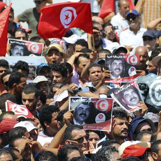 Les Tunisiens étaient dans les rues pour l'inhumation de Mohamed Brahmi. [Hassene Dridi]