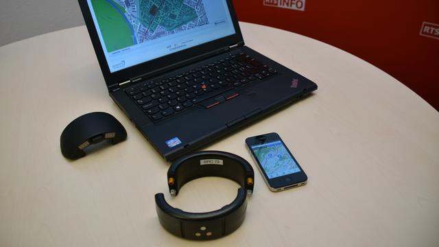 Geosatis propose un bracelet électronique ainsi qu'une application pour suivre les mouvements des justiciables. [Gaël Klein]
