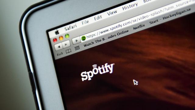 L'accès aux plateformes comme Spotify devrait-il être plus cher de manière à générer plus de profit pour les musiciens? [Jonathan Nackstrand]