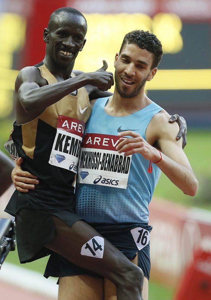 Kemboi s'est jeté dans les bras de Mekhissi Benabbad pour une des images fortes de la soirée. [KEYSTONE - Ian Langsdon]