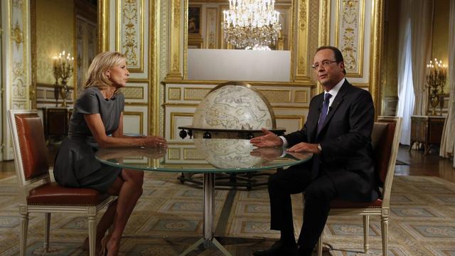François Hollande face à la journaliste Claire Chazal. [EPA/Keystone - François Mori]