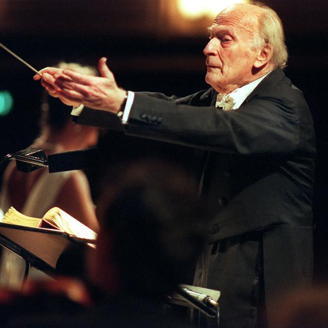 Le violoniste et chef d'orchestre Yehudi Menuhin (1916-1999). [AFP - Olivier Multhaup]