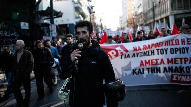 Enseignants, salariés des transports publics, de l'administration fiscale ou encore banquiers se sont mis en grève à l'appel du GSEE, qui représente les salariés du privé, et de l'ADEDY, qui défend les droits des fonctionnaires. [Angelos Tzortzinis]