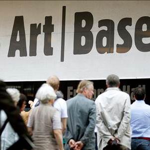 La 44e édition d'Art Basel se tient cette semaine dans la cité rhénane et se pare pour la 1ère fois d'un nouveau bâtiment.