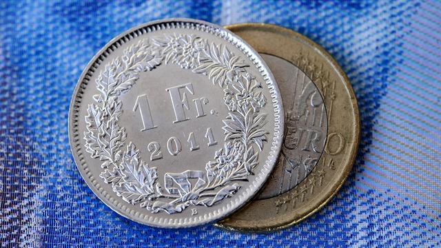Malgré des indicateurs qui confirment la mauvaise santé de l'économie européenne, le franc suisse continue à perdre de la valeur par rapport à l'euro. [Fabricie Coffrini]