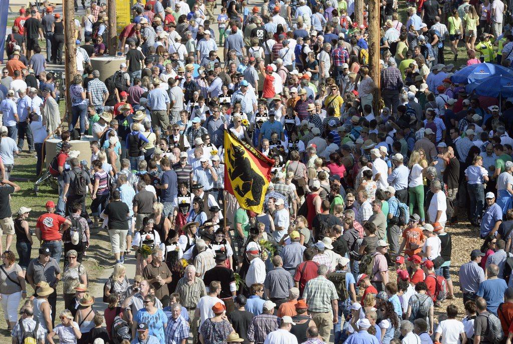 Une foule imposante a afflué à Berthoud vendredi après-midi. [Urs Flueeler]