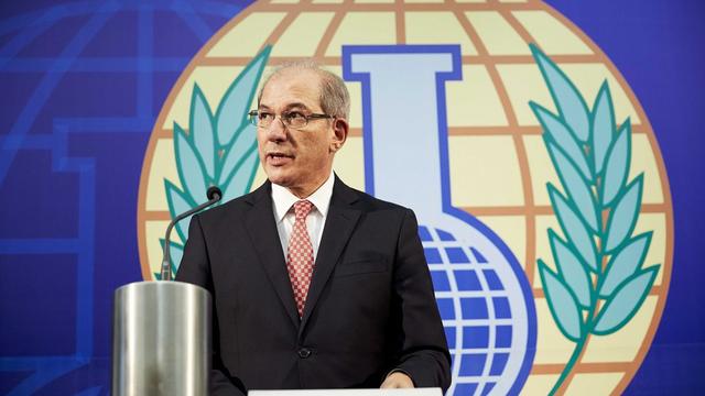 L'Organisation pour l'interdiction des armes chimiques (OIAC), ici son directeur général Ahmet Uzumcu, a été désignée lauréate du prix Nobel de la paix 2013 vendredi.