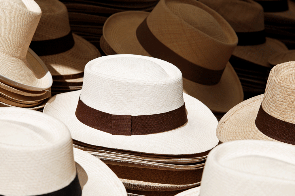 Le panama est un chapeau de paille d'origine équatorienne. [Fotolia - Eric Pothier]