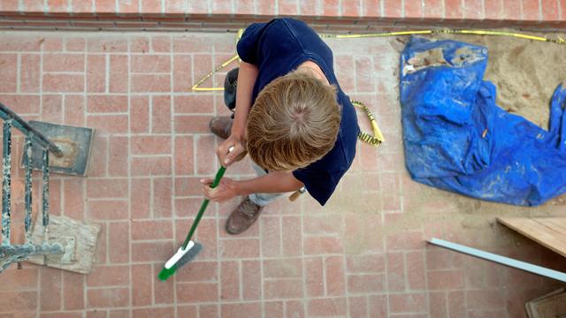 Les adolescents sont très nombreux à faire un petit job. [Maria Schriber.]