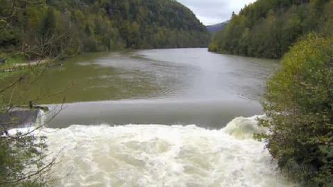 Et au milieu coule le Doubs