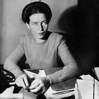 Simone de Beauvoir en 1945. [Harling/AFP - Roger Viollet]